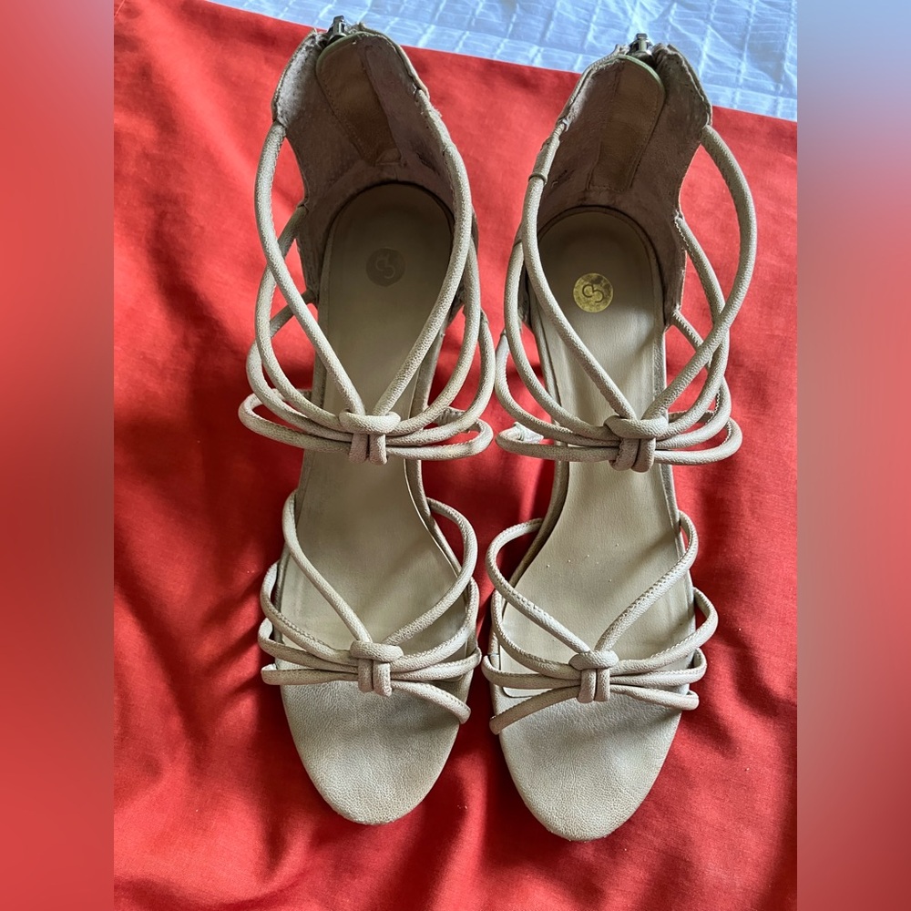 Elegant Beige Strappy Heels Ankle Sandals Size 8M.